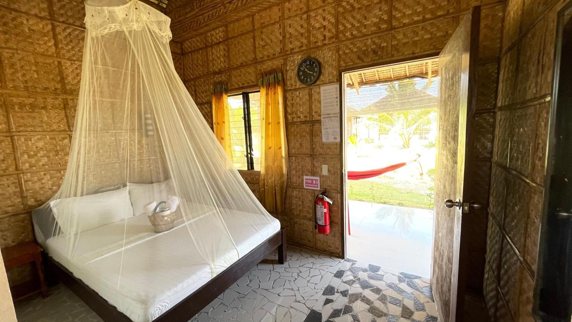 Footprints Beach Resort Agpudlos Экстерьер фото